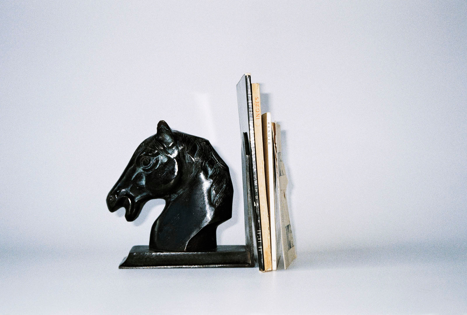 Elegant and stylish high-end fragrance brand APLOMB